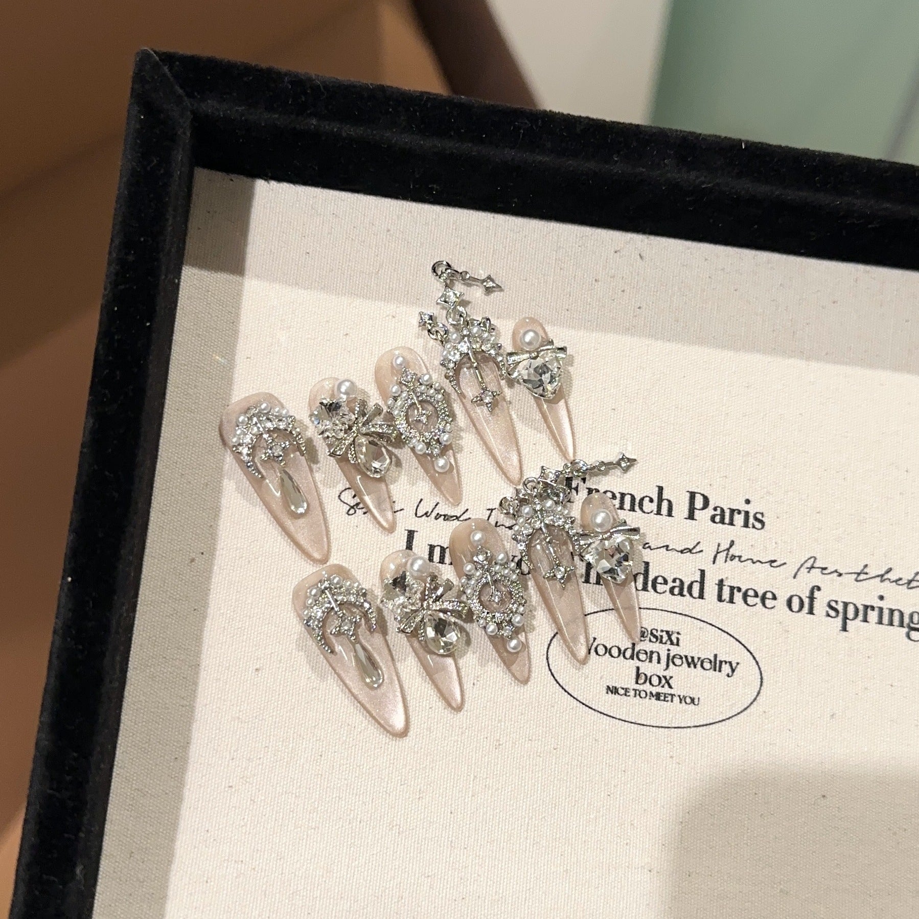 Vintage Rose Cat-eye Medium Almond